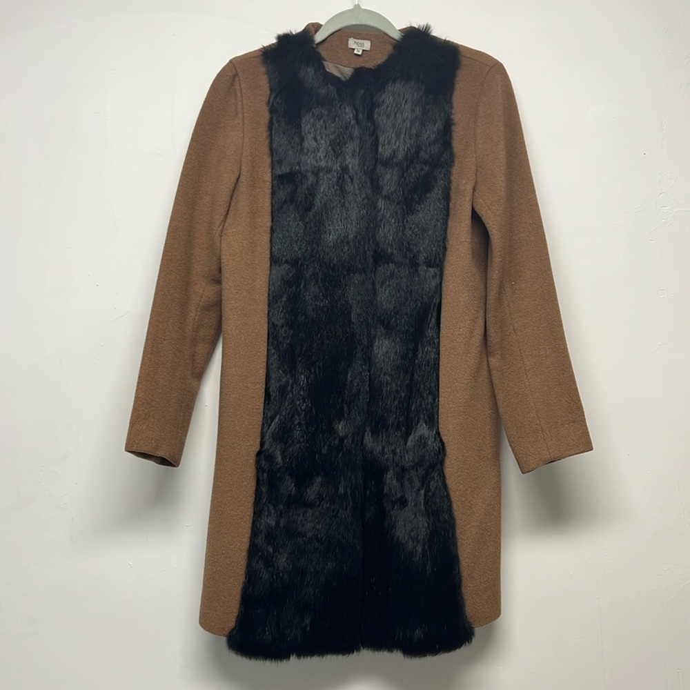 HOSS Intropia Straight Cut Camel Coat with Black Fur Front. Size 38
